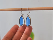Load image into Gallery viewer, Earrings, rice shape, sake rice, Blue Earrings, sake, sake glass, Japanese sake, handmade, jewellery, stained glass, Tiffany method, 日本酒、日本酒ガラス、手作り、米の形、シドニー、ステンドグラス、イヤリング
